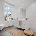 Beautiful 3 Centrally Located In Sandviken Daire