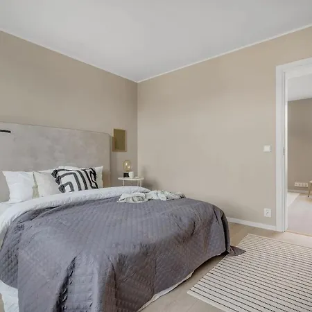 Beautiful 3 Centrally Located In Sandviken 아파트 *