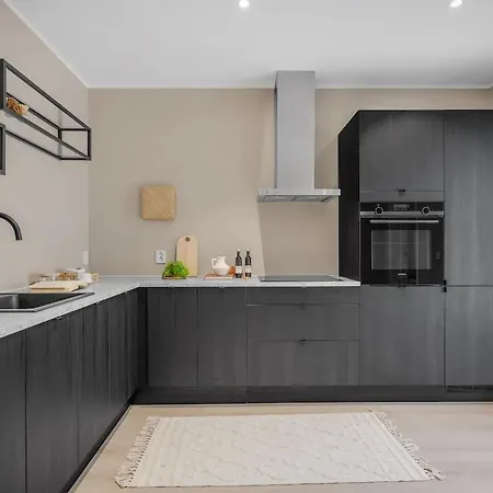 Апартаменти Beautiful 3 Centrally Located In Sandviken *